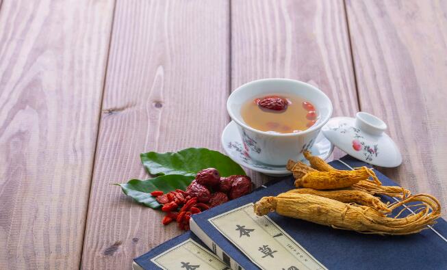 脸上红痘冒白色东西-【脸上长痘痘红色白色脓包】脸上长红豆冒白点 - 脸上的红白色豆是不是水痘网