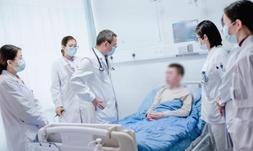脸上红痘冒白色东西-【脸上长痘痘红色白色脓包】脸上长红豆冒白点 - 脸上的红白色豆是不是水痘网